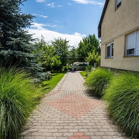 Muskáti Apartman.hunyadi.ut.6.sz. Apartamento Paks